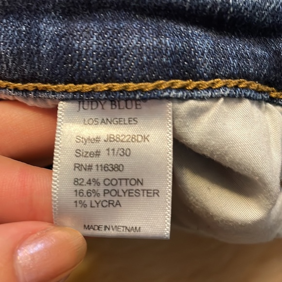 Judy Blue Jeans - Picture 3 of 7